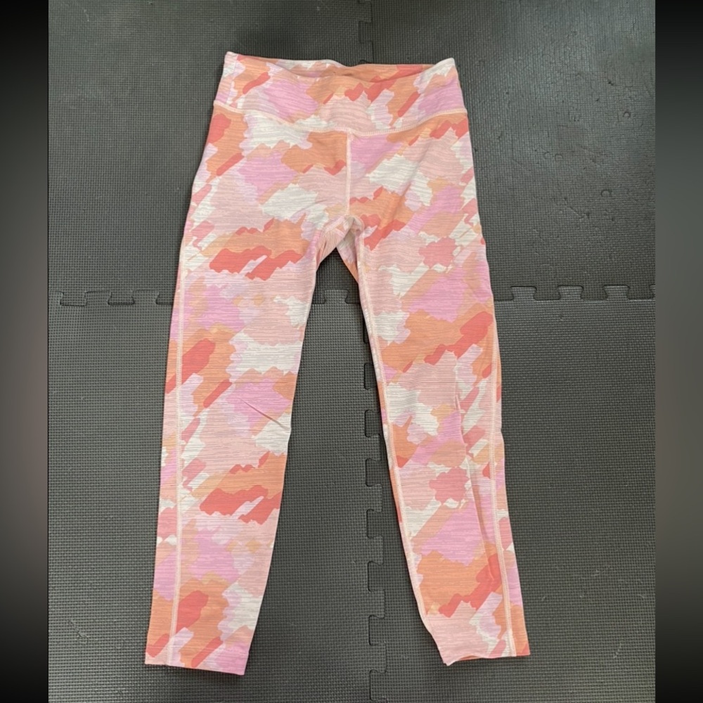 Outdoor Voices camo capris, M